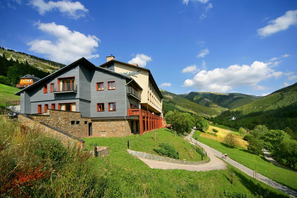 Hotel Adam Špindlerŭv Mlýn Екстериор снимка