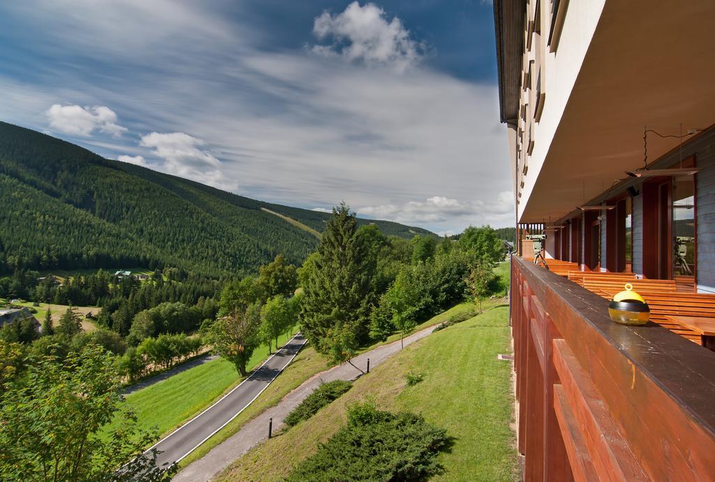 Hotel Adam Špindlerŭv Mlýn Екстериор снимка
